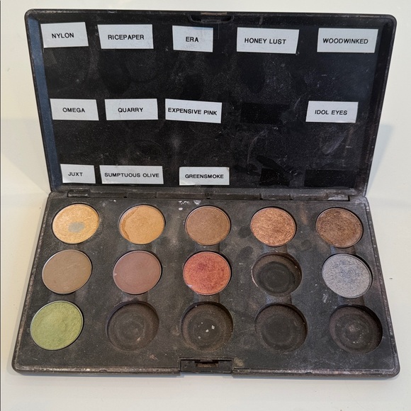 MAC 15 slot magnetic eyeshadow bundle 10 eyeshadows in case!